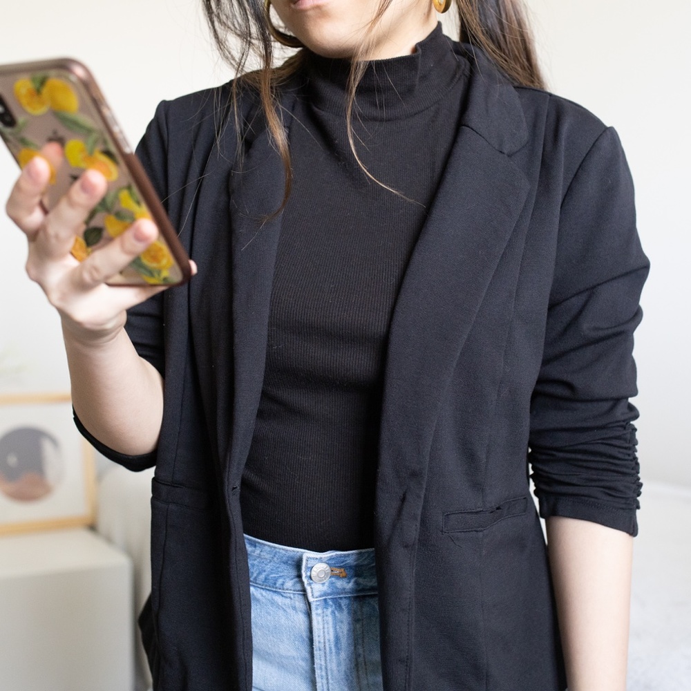 Black Ruffle Mid-Sleeve Blazer